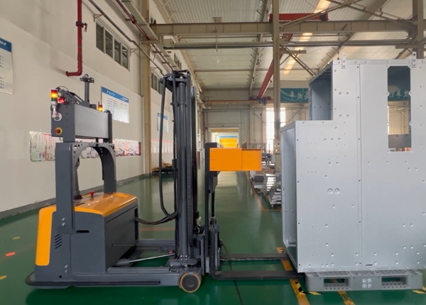 Can Chinese AMR Forklifts Pick Up Pallets Directly from a Moving Conveyor Belt