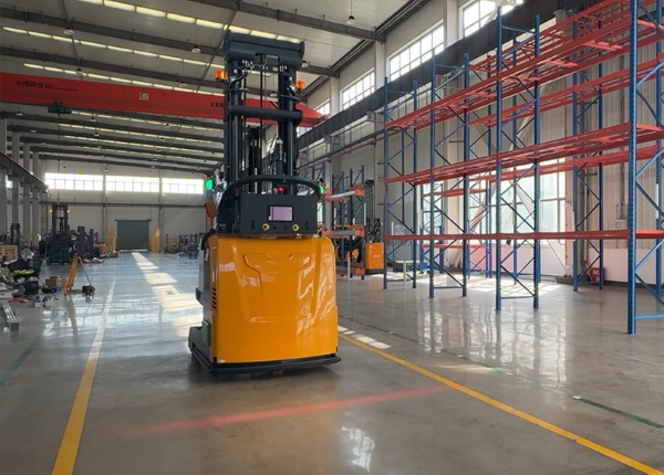 How do I plan a beverage warehouse deployment when importing AGV forklifts from China.jpg